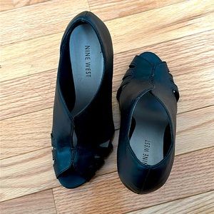 Nine West peeps toe sandals/booties